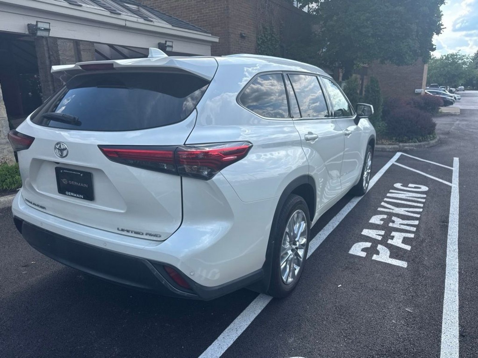 Used 2020 Toyota Highlander Limited AWD/4WD image 8