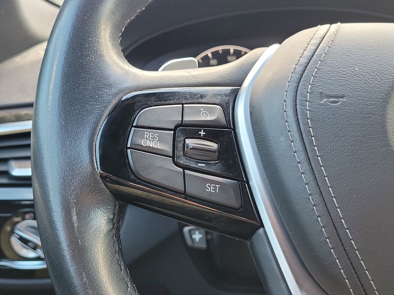 Used 2019 BMW 540i w/ Executive Package image 32