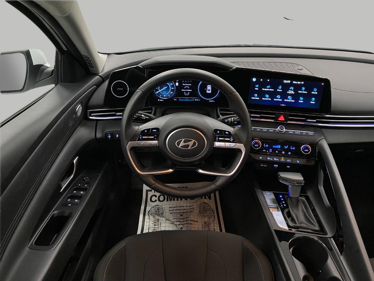 Certified 2025 Hyundai Elantra SEL image 12