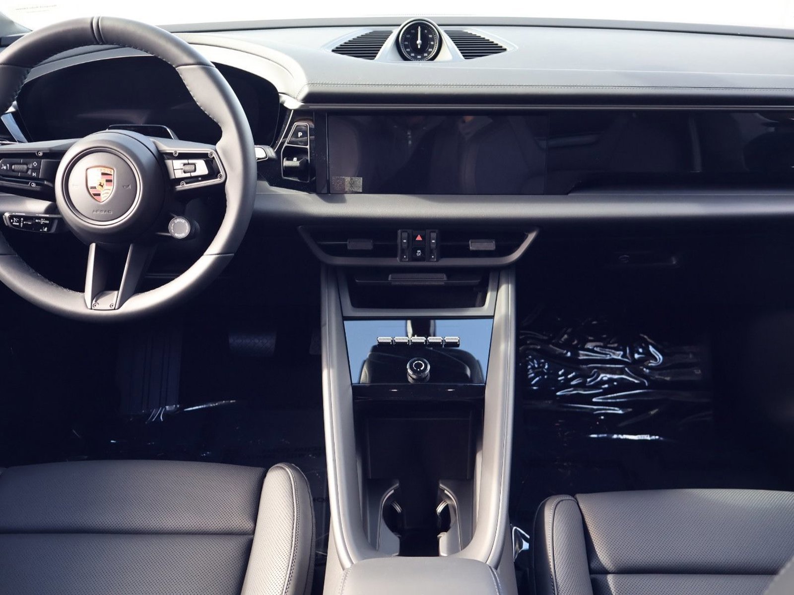 New 2026 Porsche Macan Electric RWD image 20