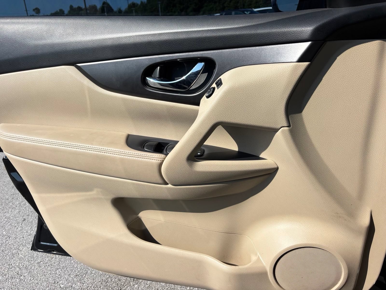 Used 2014 Nissan Rogue SV FWD image 11