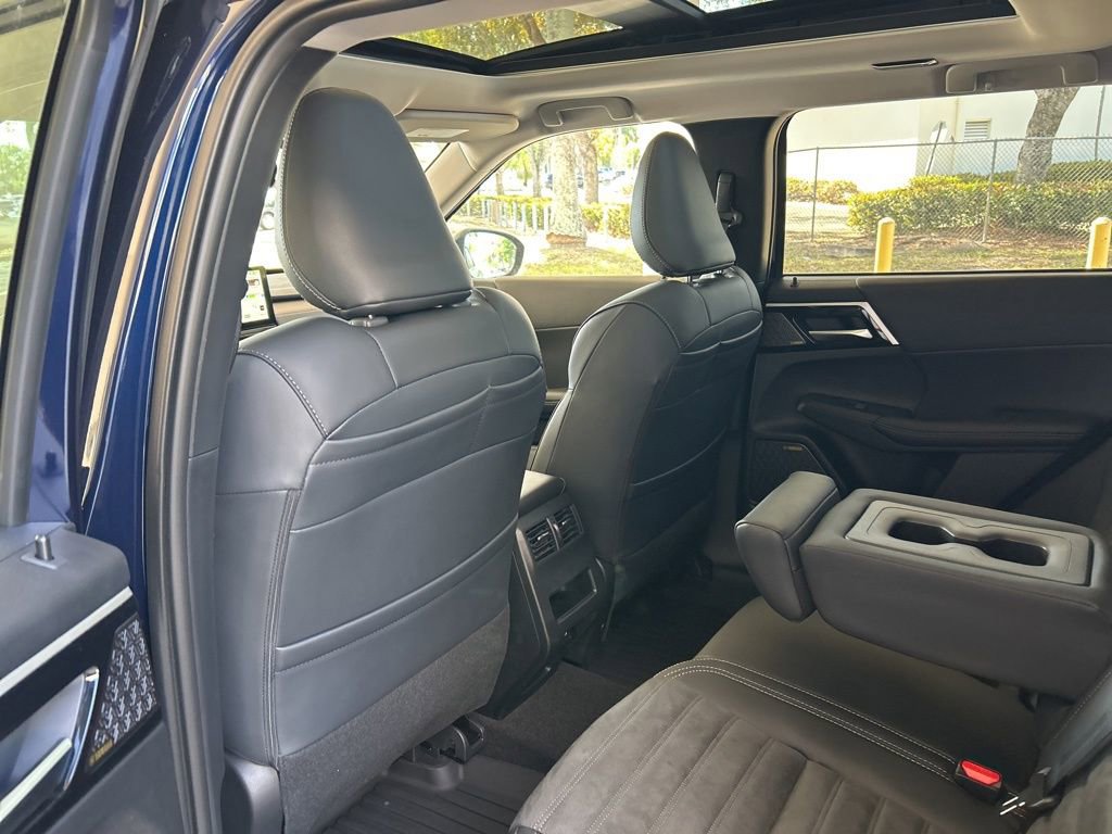 New 2025 Mitsubishi Outlander SE image 31