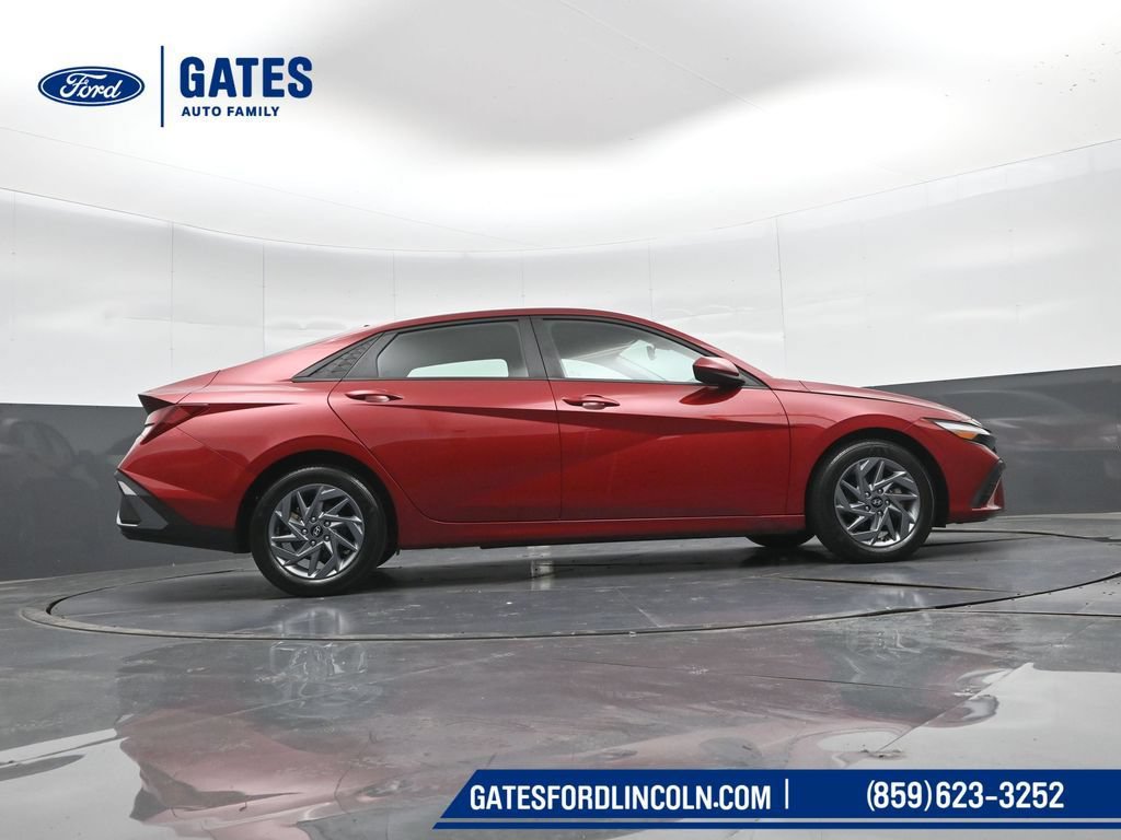 Used 2024 Hyundai Elantra SEL FWD image 39
