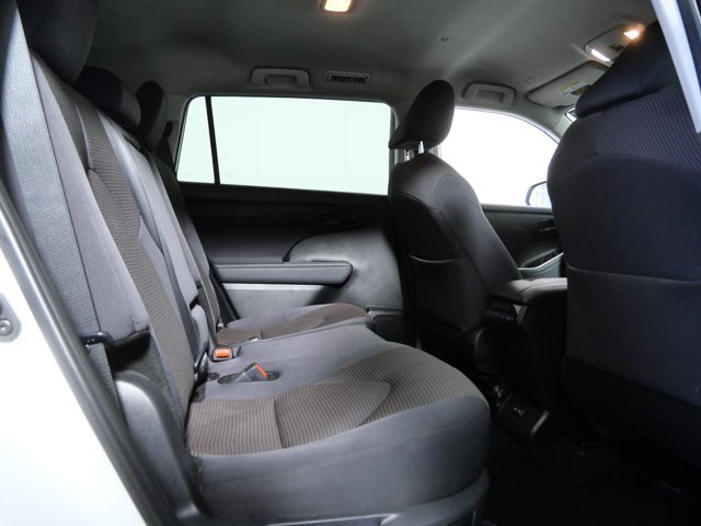 Used 2024 Toyota Highlander LE AWD/4WD image 12