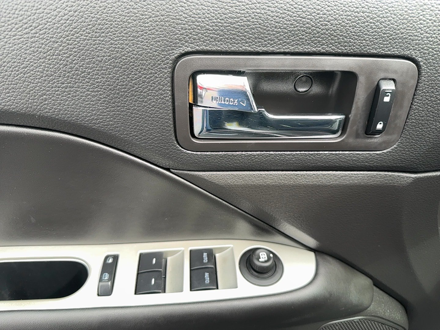 Used 2012 Ford Fusion SEL FWD image 15