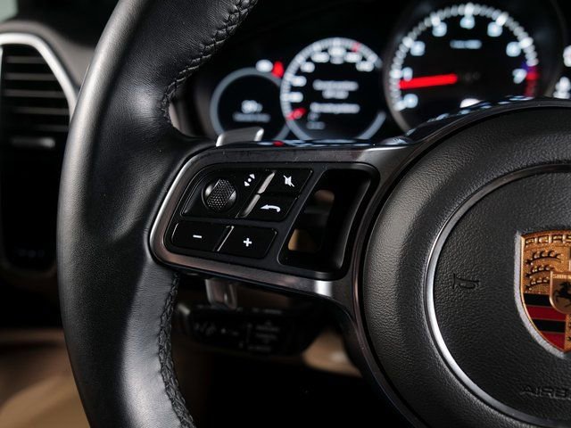 Certified 2023 Porsche Cayenne Platinum Edition image 21