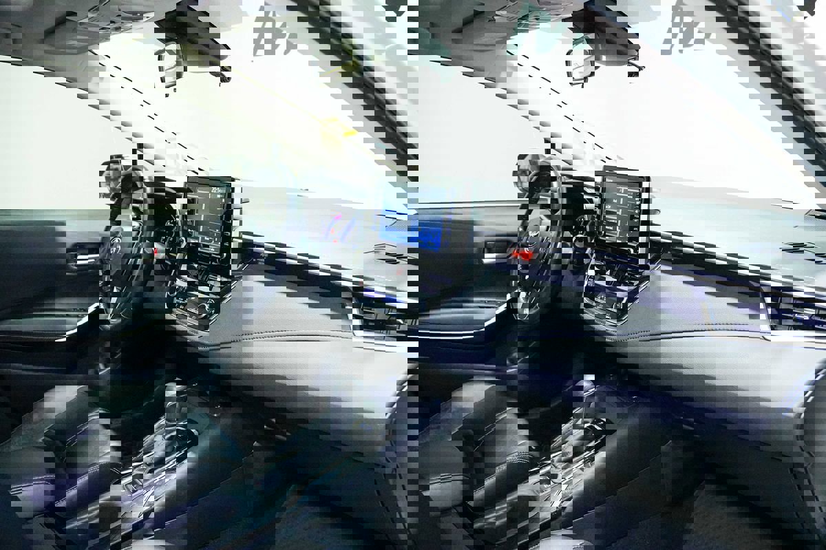 Used 2020 Toyota Corolla XLE FWD image 22