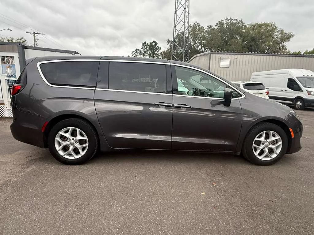 Used 2017 Chrysler Pacifica Touring Plus w/ Tire & Wheel Group image 4