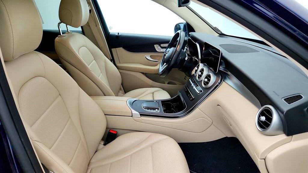 Used 2022 Mercedes-Benz GLC 300 4MATIC image 24
