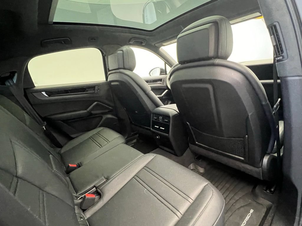 Certified 2025 Porsche Cayenne GTS AWD/4WD image 16