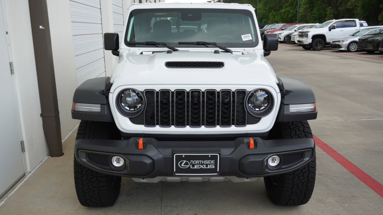 Used 2025 Jeep Gladiator Mojave w/ Convenience Group image 2