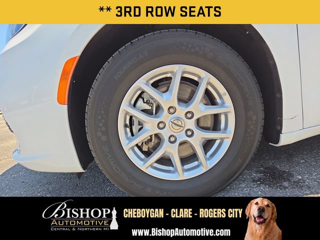 Used 2023 Chrysler Pacifica Touring-L FWD image 22