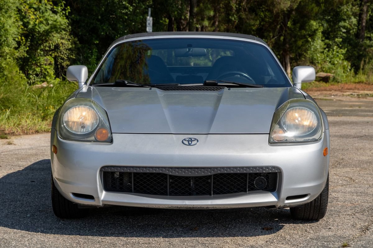 Used 2002 Toyota MR2 RWD image 3