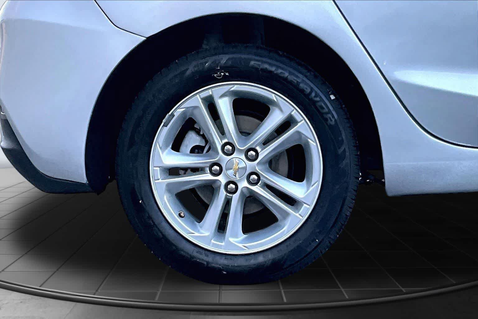 Used 2018 Chevrolet Cruze LT FWD image 36