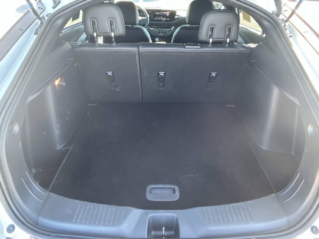 Used 2025 Buick Envista Preferred FWD image 11