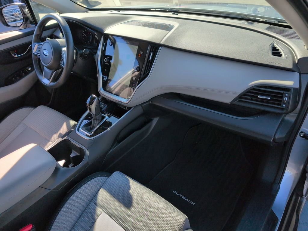Used 2025 Subaru Outback Premium image 32