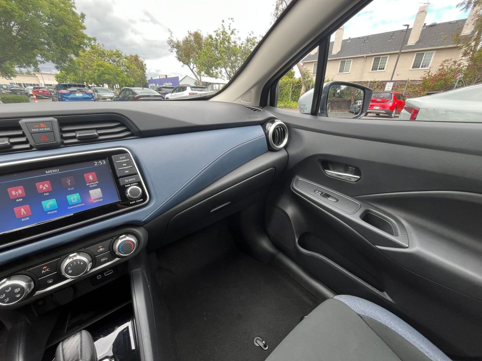 Used 2025 Nissan Versa SV FWD image 33