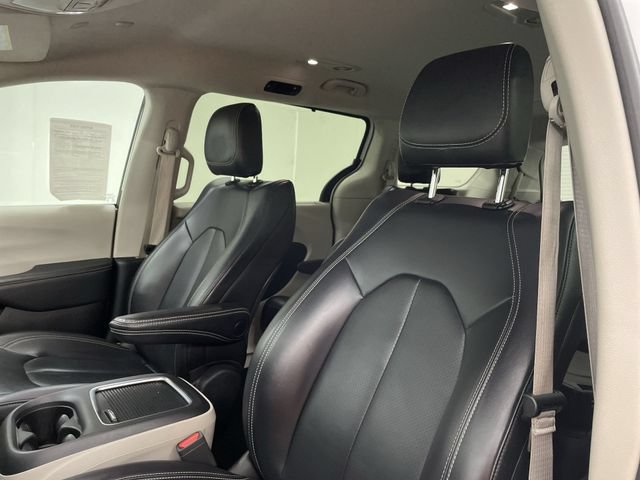 Used 2024 Chrysler Pacifica Touring-L FWD image 21