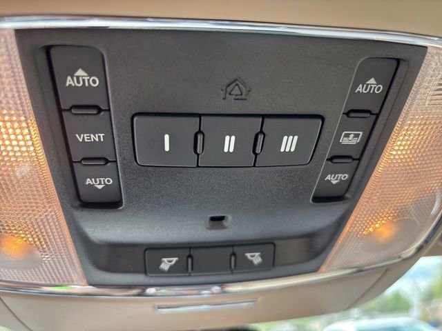 Used 2012 Chrysler 300 C Luxury Series image 21