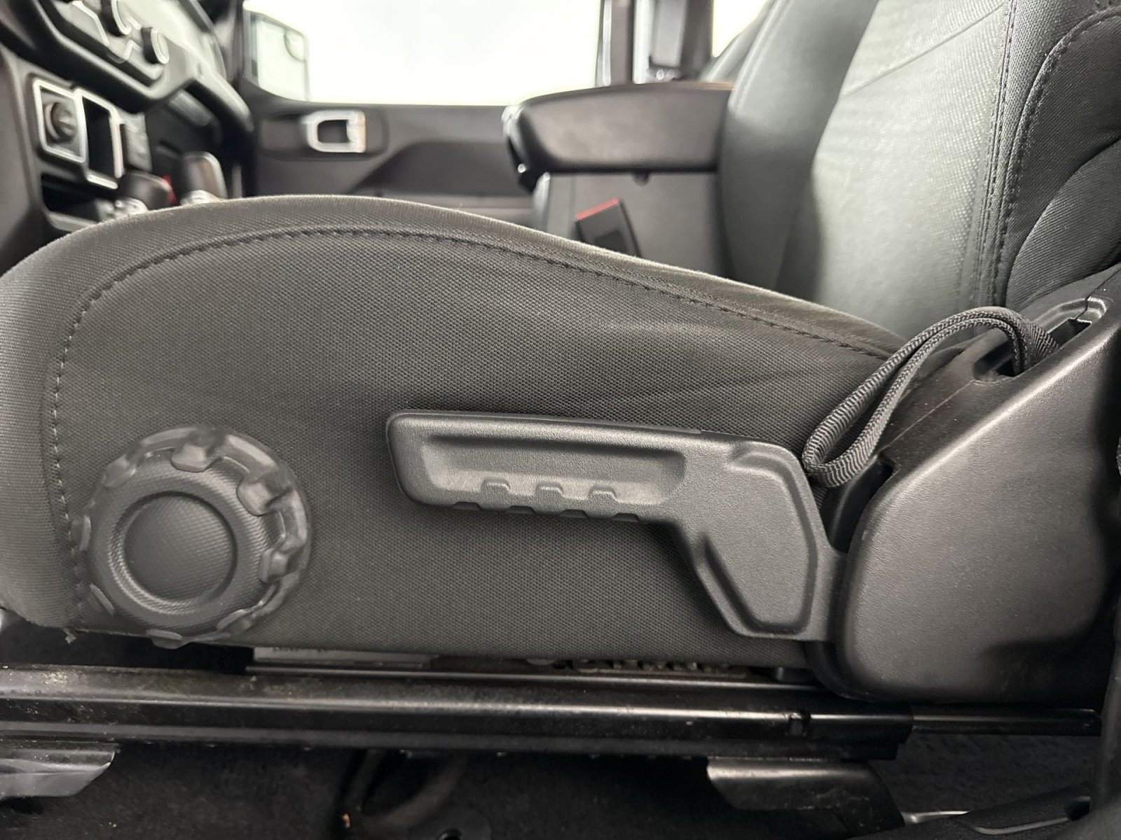 Used 2019 Jeep Wrangler Sport image 14