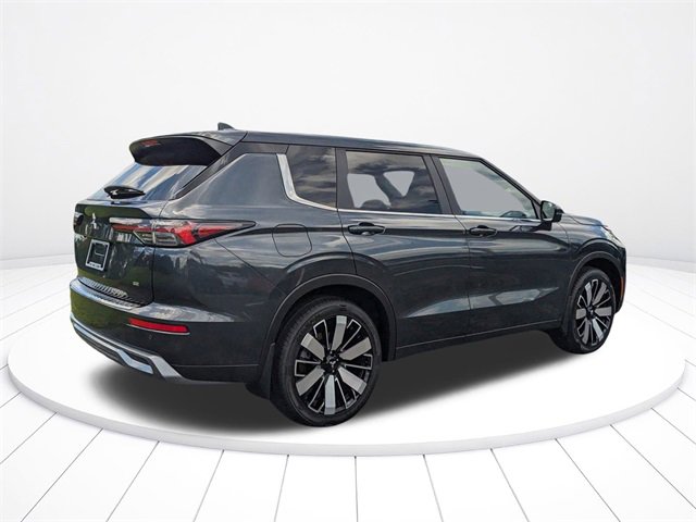 New 2025 Mitsubishi Outlander SE image 3