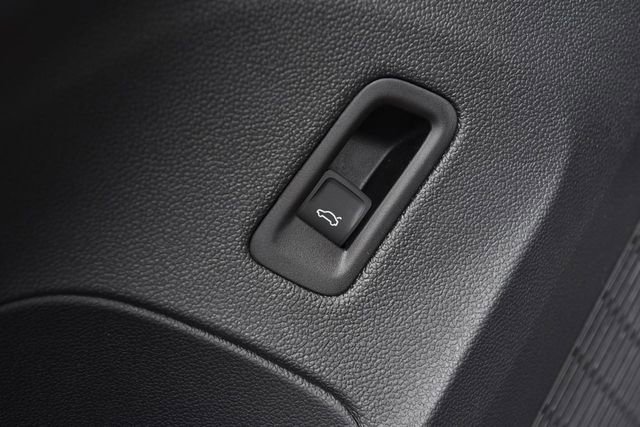 New 2026 Volkswagen Atlas Cross Sport SEL Premium R-Line image 9