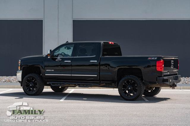 Used 2016 Chevrolet Silverado 3500 LTZ AWD/4WD image 5