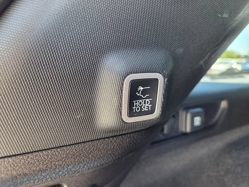 Used 2025 Jeep Grand Cherokee Summit AWD/4WD image 10