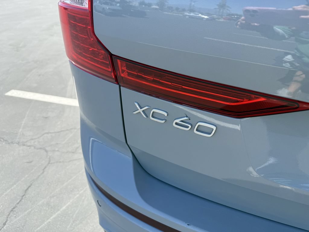 Used 2025 Volvo XC60 B5 Core AWD/4WD image 6