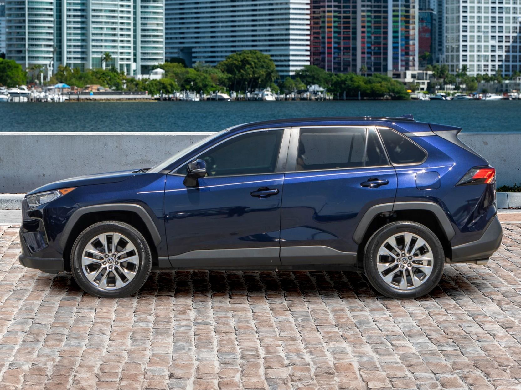 Used 2021 Toyota RAV4 XLE Premium image 8