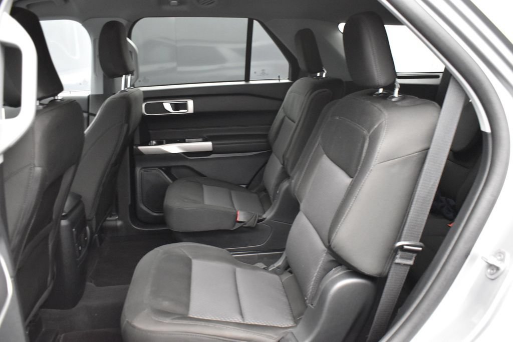 Used 2023 Ford Explorer XLT AWD/4WD image 12