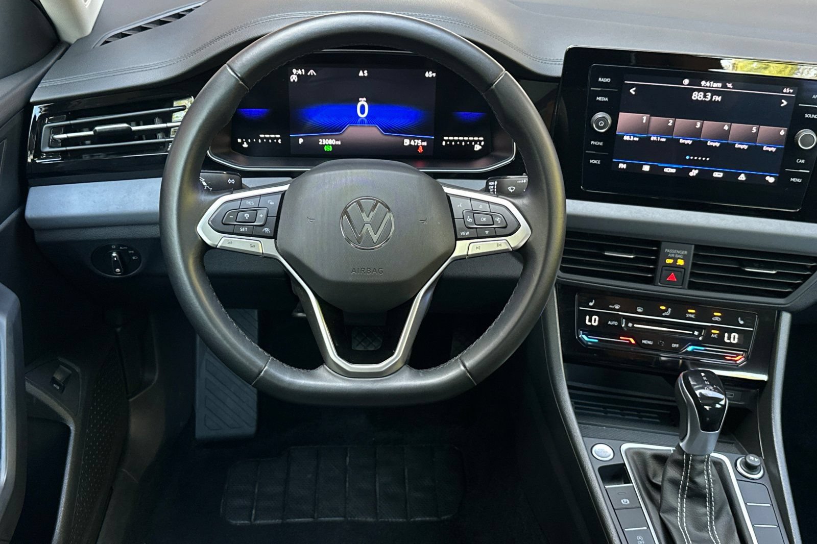 Used 2025 Volkswagen Jetta SE FWD image 18