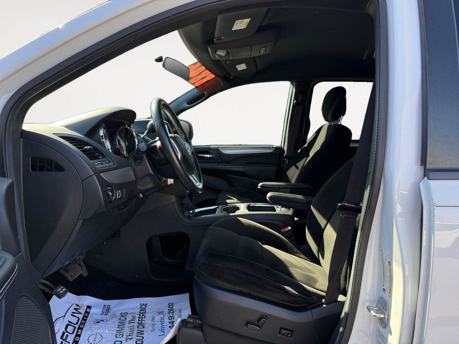Used 2016 Dodge Grand Caravan SXT FWD image 10