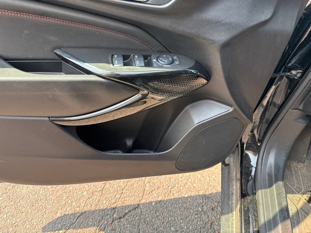 Used 2025 Chevrolet Trax RS FWD image 19