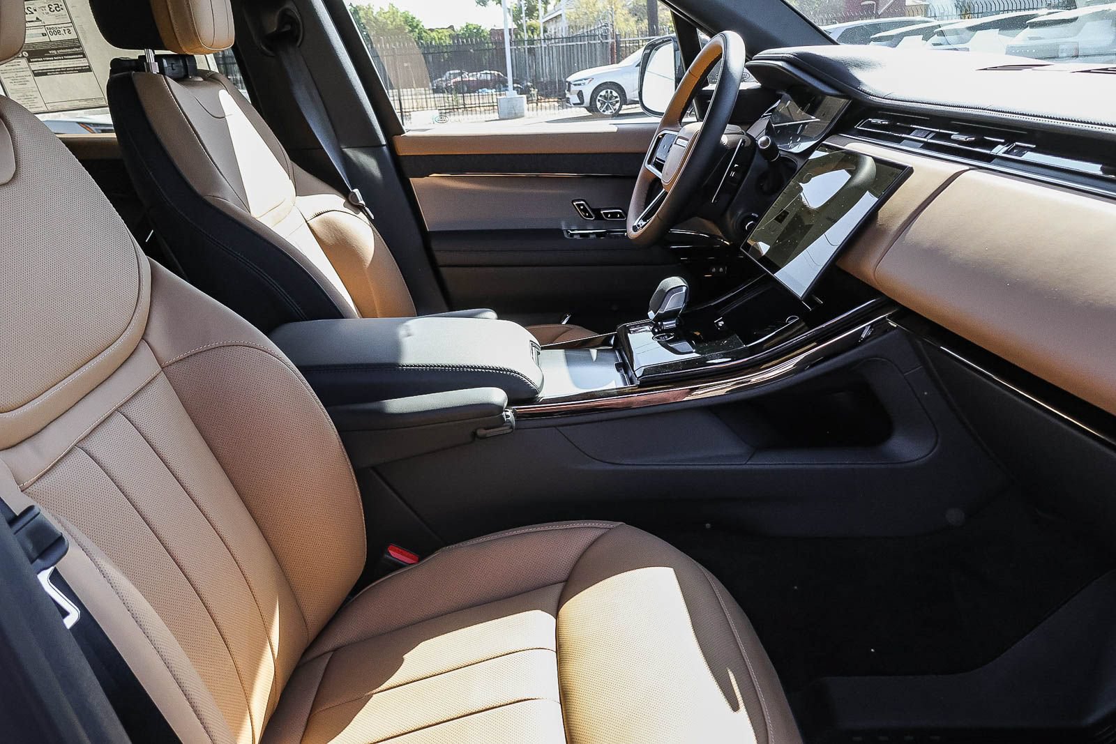 New 2026 Land Rover Range Rover Sport Dynamic SE AWD/4WD image 17