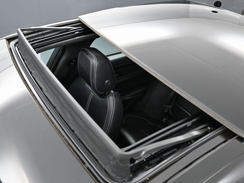 Used 2022 Jaguar XF R-Dynamic SE image 9