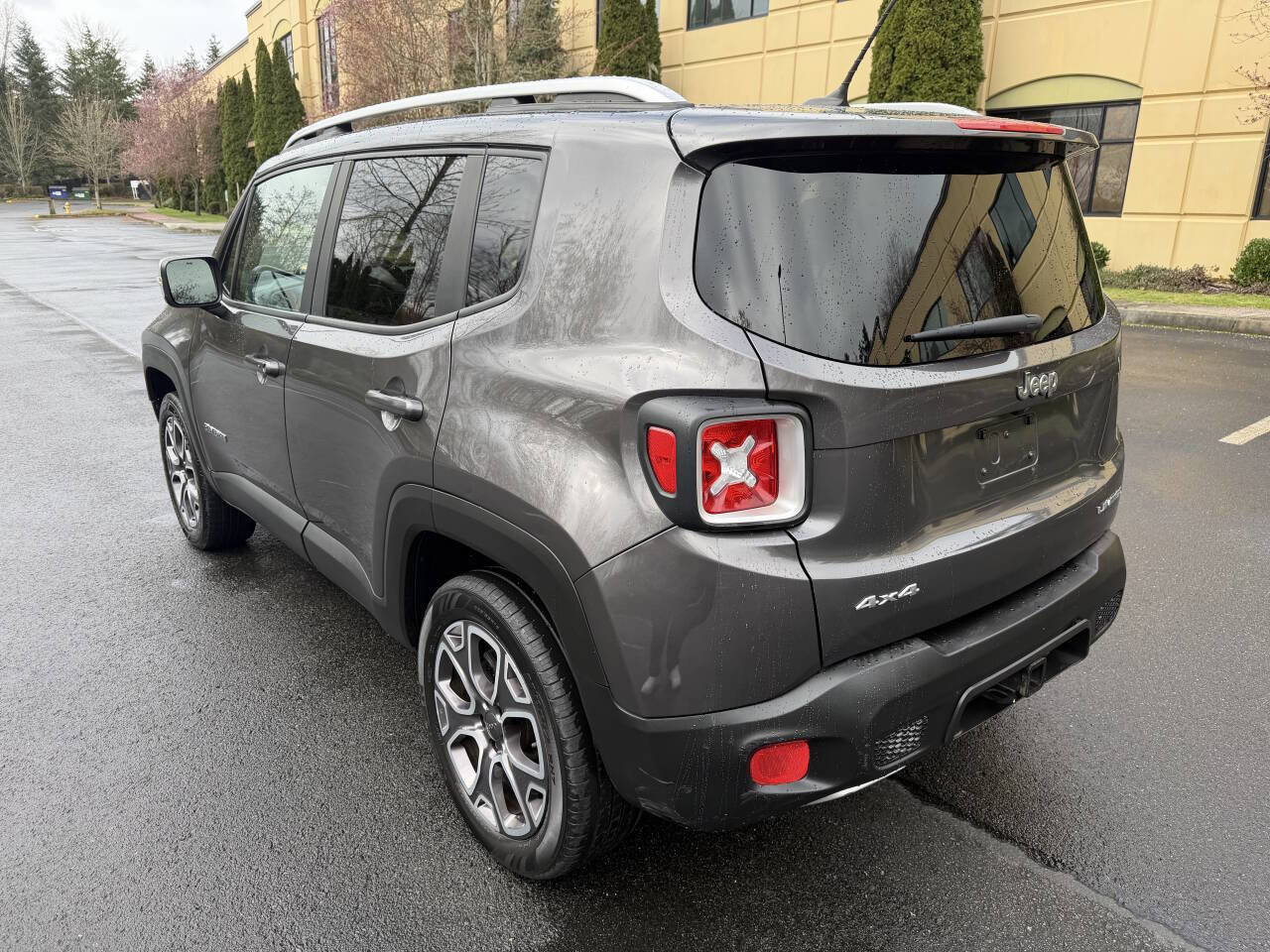 Used 2017 Jeep Renegade Limited image 8
