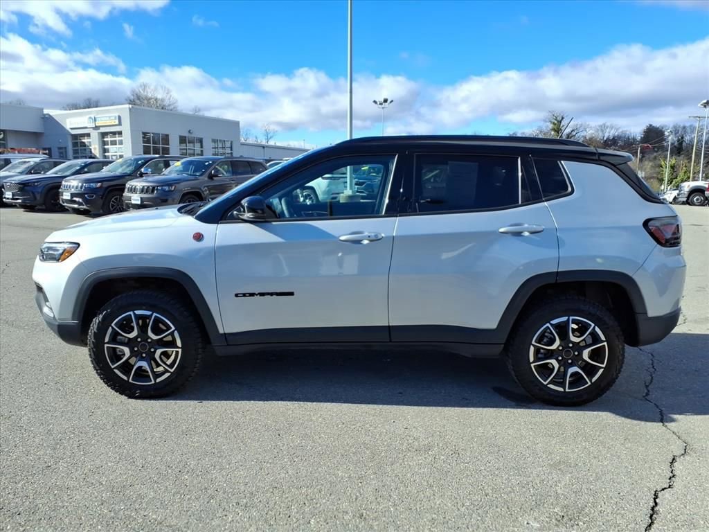 Used 2025 Jeep Compass Trailhawk w/ Trailhawk Elite Group image 7