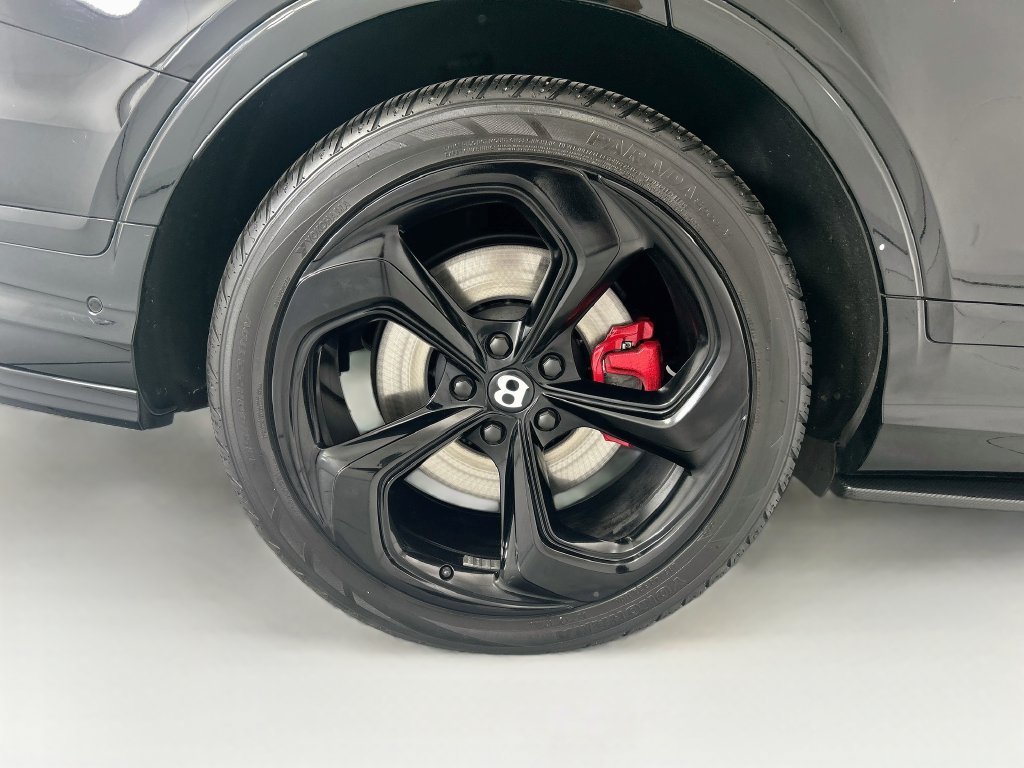 Certified 2022 Bentley Bentayga AWD/4WD image 32