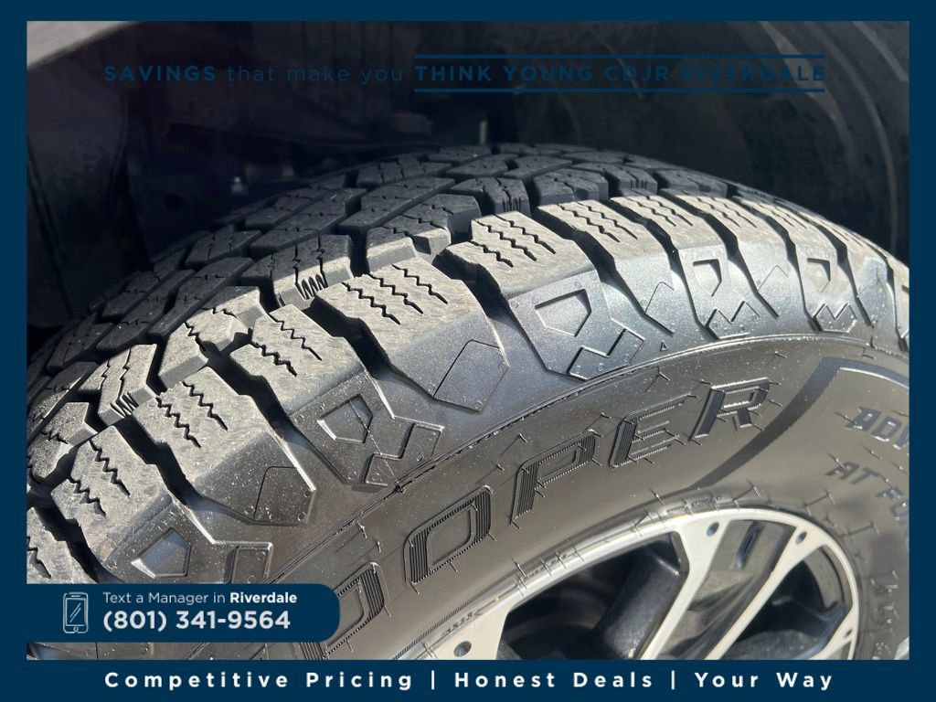 Used 2021 Nissan Titan SV w/ SV Convenience Package image 25