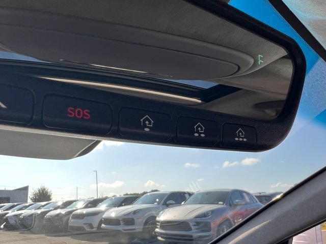 Used 2018 Genesis G90 3.3T Premium AWD/4WD image 31