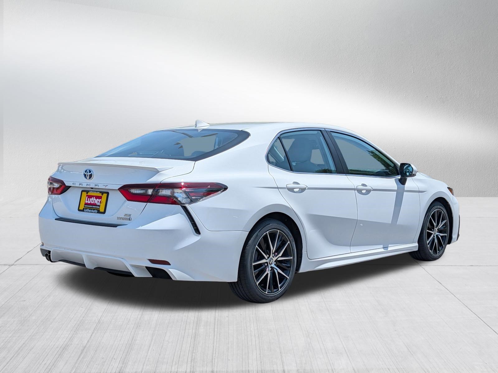 Used 2022 Toyota Camry SE w/ Audio Upgrade Package FWD image 7