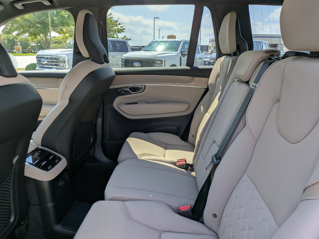New 2026 Volvo XC90 T8 Core AWD/4WD image 13