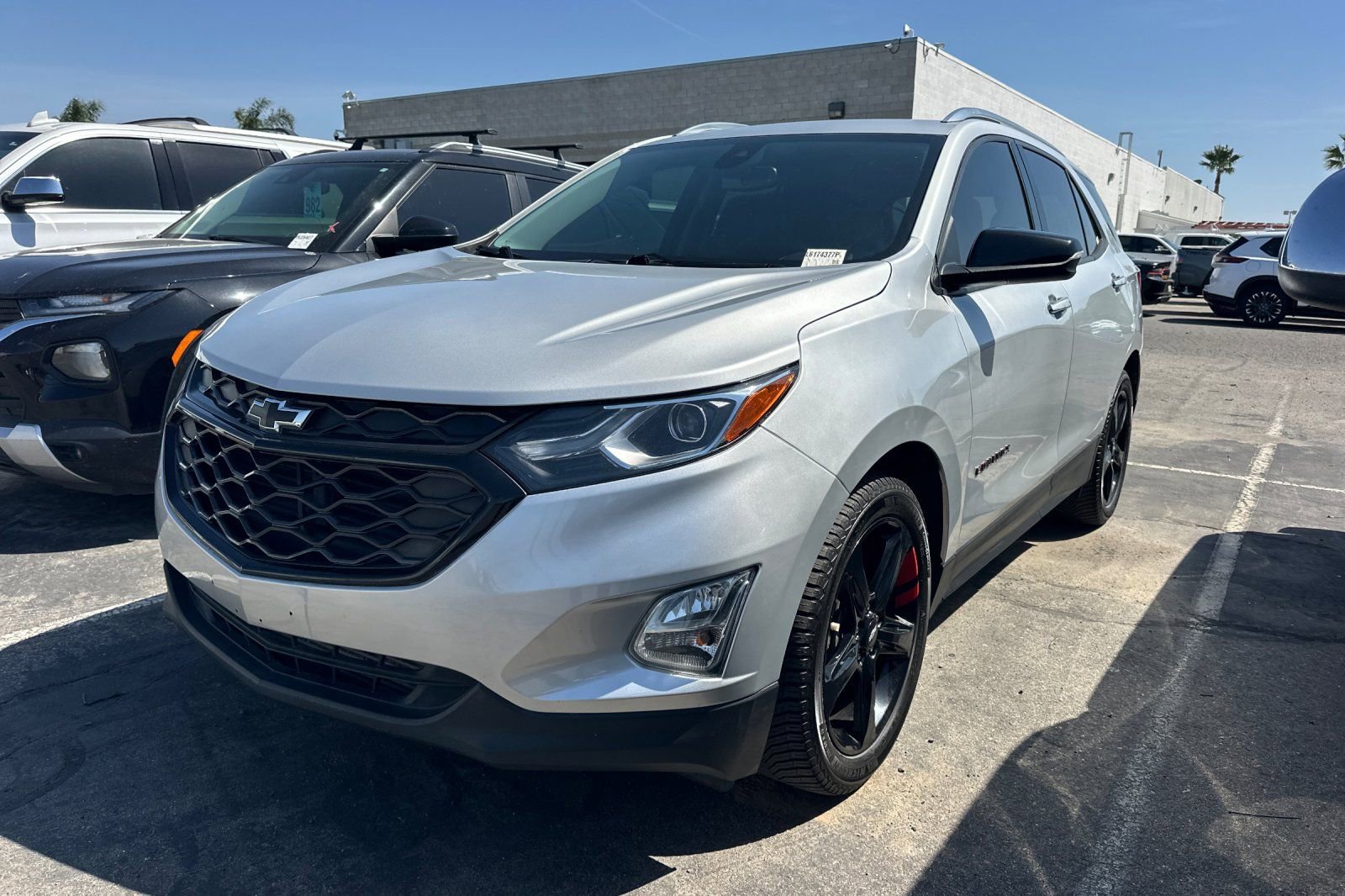 Used 2020 Chevrolet Equinox Premier w/ Premier Redline Edition FWD image 2