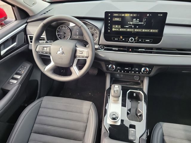 New 2026 Mitsubishi Outlander SE image 16