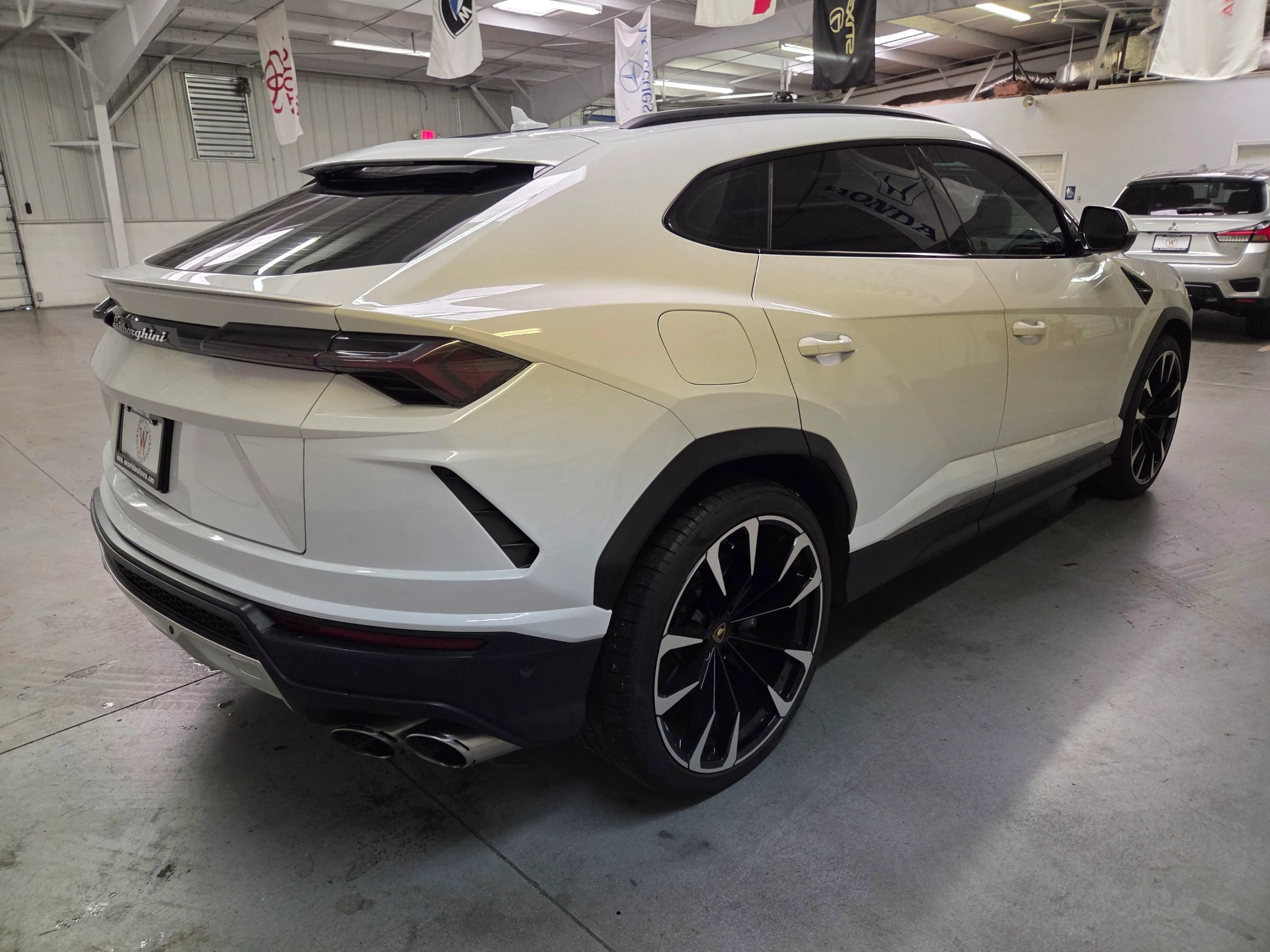 Used 2020 Lamborghini Urus AWD/4WD image 8