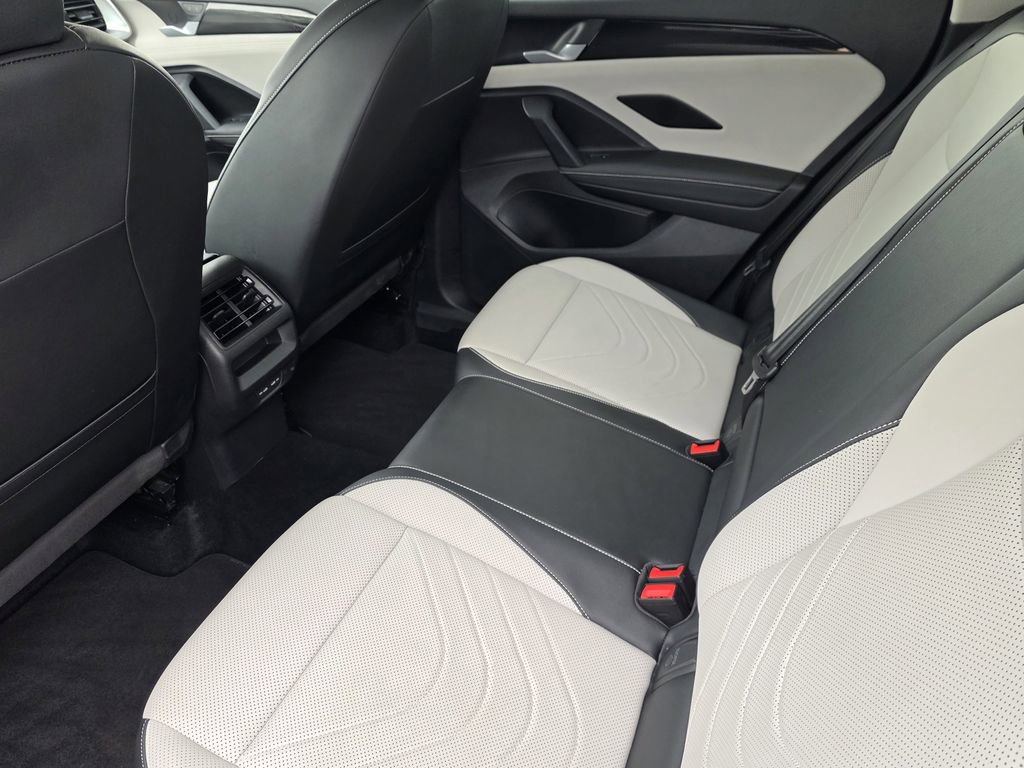 Used 2025 Volkswagen Tiguan SE AWD/4WD image 19