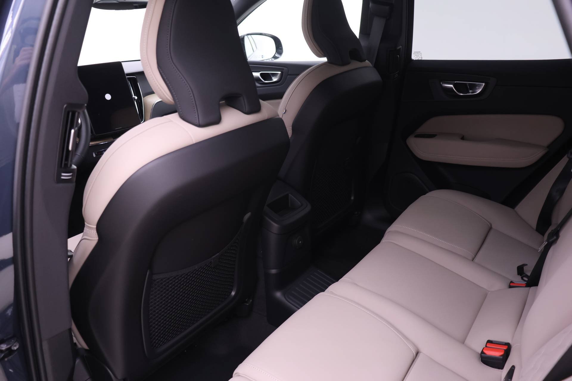 New 2026 Volvo XC60 T8 Plus w/ Climate Package PRO AWD/4WD image 13