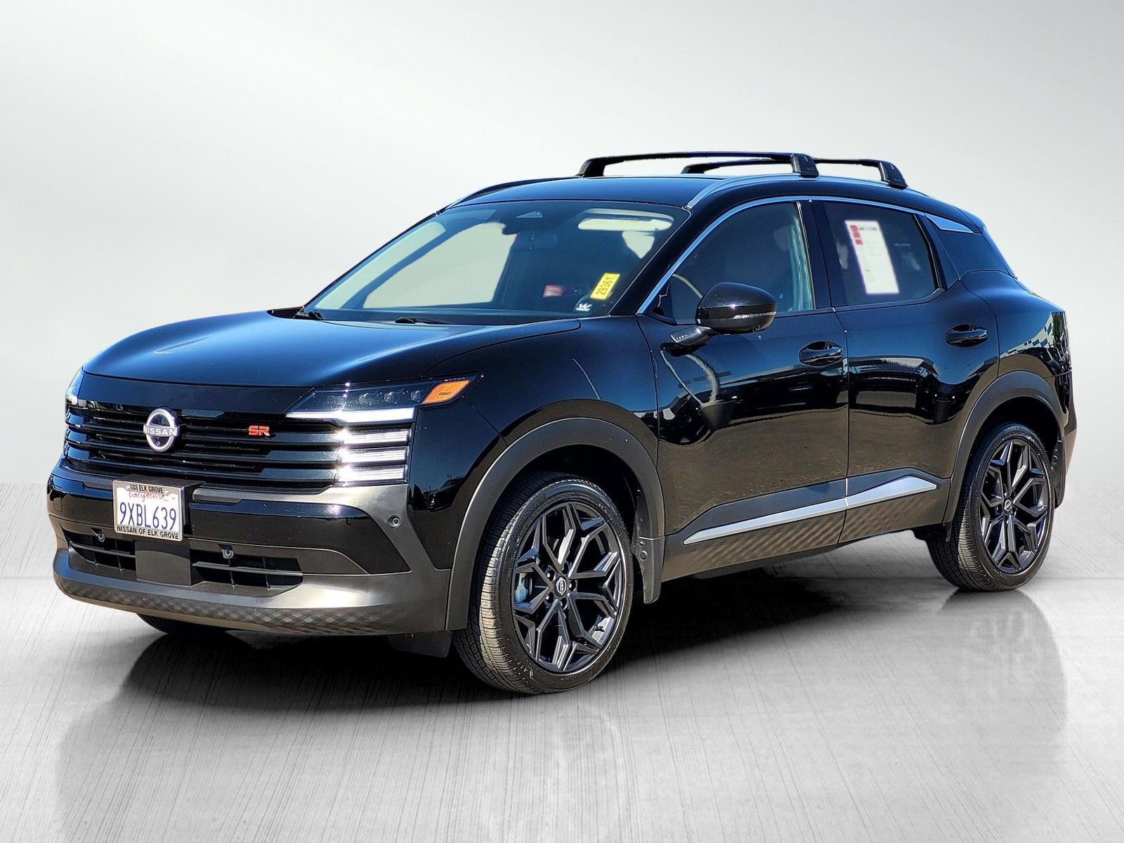 Used 2025 Nissan Kicks SR FWD image 11
