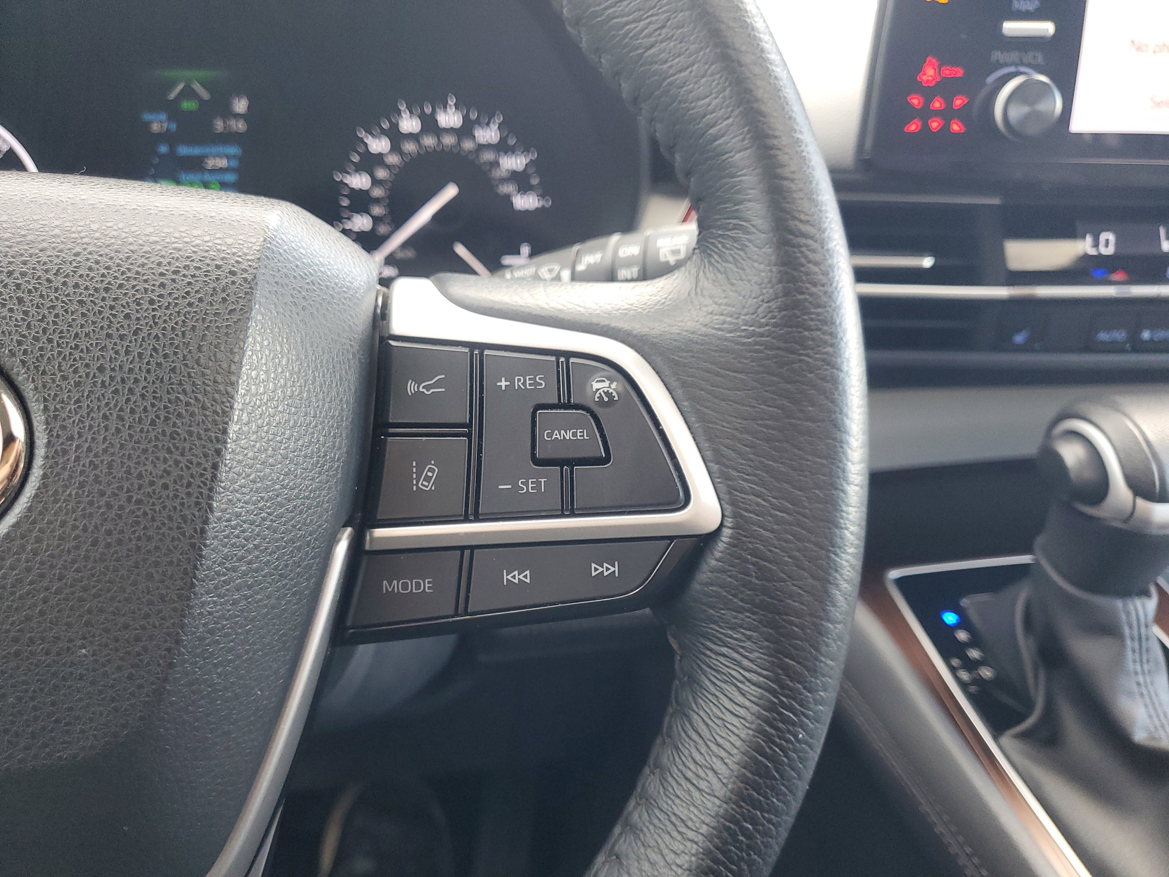 Used 2023 Toyota Sienna XLE image 25